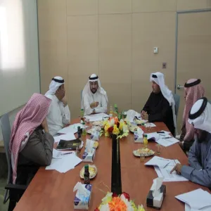 العمادة تناقش تقرير ممثل كلية إدارة الأعمال للبرامج الفرعية