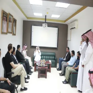 وكيل الجامعة لللشؤون التعليمية يقوم بزيارة لعمادة السنة التحضيرية