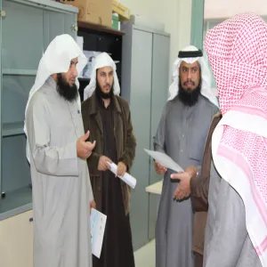 سعادة عميد الكلية  في جولة ميدانية على عملية تنظيم سير الاختبارات