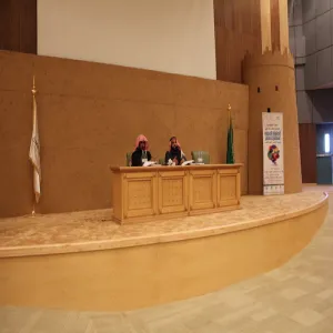 عمادة شؤون الطلاب تستعد لمناظرات قطر بدورات تدريبية للطلاب