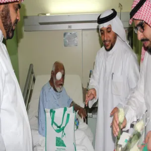 وفد عمادة خدمة المجتمع والتعليم المستمر يزور المرضى المنومين في مستشفى الملك خالد بالمجمعة