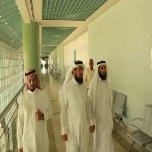 وكيل الجامعة للشؤون التعليمية يقوم بزيارات لكليات الجامعة  في الأسبوع الأول من العام الجامعي الجديد