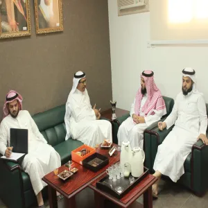 سعادة وكيل الجامعة للشؤون التعليمية يزور كلية علوم الحاسب والمعلومات