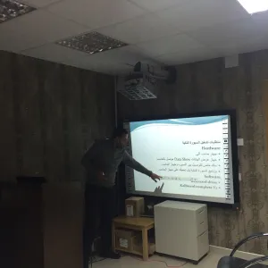 كلية العلوم والدراسات الإنسانية برماح تقيم دورة تدريبية عن كيفية استخدام السبورات الذكية‎