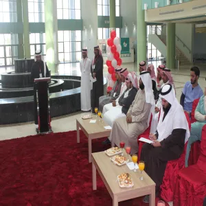 وكيل الجامعة للشؤون التعليمية يرعى حملة التبرع بالدم
