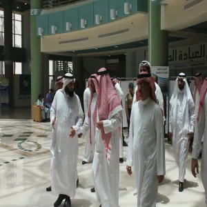 (زيارة معالي رئيس المؤسسة العامة للموانئ للكلية)