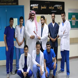 معايدة طلاب كلية الطب للمرضى المنومين في مستشفى الملك خالد بالمجمعه