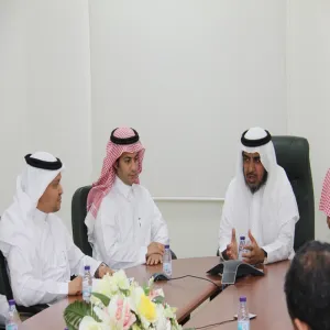 وفد من عمادة البحث العلمي في زيارة لكلية العلوم والدارسات الانسانية بحوطة سدير