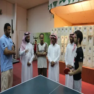عميد شؤون الطلاب يتابع سير برامج الصالة الرياضية