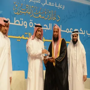طالبة كلية علوم الحاسب والمعلومات تحصل على المركز الأول في مسابقة معالي مدير الجامعة للجودة والتميز