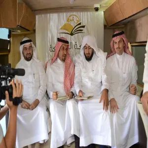 معالي مدير الجامعة يدشن مشروع التدريب والتعليم الإلكتروني المجتمعي المتنقل