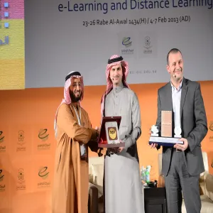 سعادة وكيل الجامعة للدراسات العليا والبحث العلمي يرأس الجلسة الحادية عشرة في المؤتمر الدولي الثالث للتعلم الإلكتروني والتعليم عن بعد ويزور جناح عمادة التعليم الإلكتروني والتعلم عن بعد في المعرض المصاحب