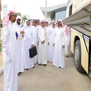 مدير الحوسبة السحابية بالمركز الوطني للقياس والتقويم يزور حافلة  التدريب والتعليم الإلكتروني المجتمعي المتنقل