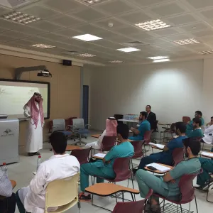 سعادة عميد كلية العلوم الطبية التطبيقية يلتقي بأبنائه الطلاب الخريجين