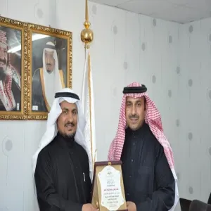عميد كلية التربية الدكتور عبدالرحمن السبت يكرم رئيس قسم التربية الخاصة الأستاذ عبدالرحمن الناصر