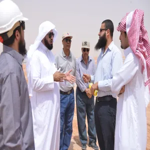 ضمن الجهود المتواصلة في متابعة مشروعات الجامعة : وكيل الجامعة يتابع أعمال مشروع المباني العاجلة برماح