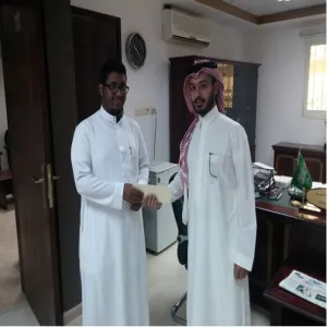 تكريم الطالب ريان خالد عبدالرحمن الدحوم وذلك لحصوله على المركز الاول في مسابقة مجلة العمادة الحائطية