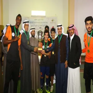 كلية إدارة الأعمال تتوّج بكأس وذهبية بطولة الجامعة لكرة القدم للصالات الخماسية