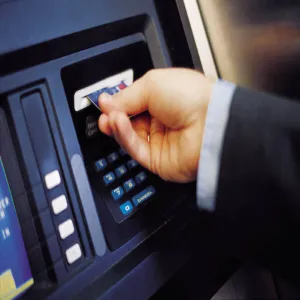 عمادة القبول والتسجيل تنهي صرف المكافآت لشهر جمادى الاخر