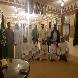 طلاب جامعة المجمعة في مكتبة سدير الوثائقية