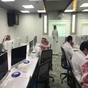 وحدة التعليم الالكتروني في كلية علوم الحاسب والمعلومات تقيم دورة  تدريبية في استخدام منظومة التعليم الالكتروني