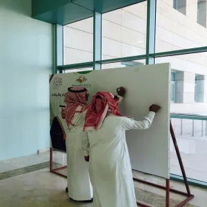 طلاب الجامعة يبايعون الملك سلمان وولي العهد وولي ولي عهده