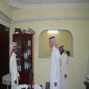 وكيل الجامعة في جولة تفقدية لأقسام وكالة الجامعة للدراسات العليا والبحث العلمي