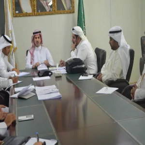 اجتماع لجنة الدراسات العليا والبحث العلمي بالجامعة ومناقشة برنامج الأستاذ الزائر