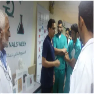 مشاركة طلاب قسم علوم المختبرات الطبية في فعالية اليوم العالمي للمختبرات الطبية بمستشفى الملك خالد بالمجمعة