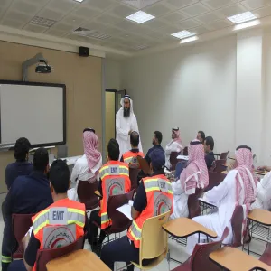 وحدة خدمة المجتمع التابعة لوكالة الكلية للدراسات العليا والبحث العلمي تقيم دورة تدريبية عن مهارات الاتصال الفعال لمنسوبي الهلال الاحمر السعودى السريع