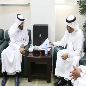 وكيل الجامعة للشؤون التعليمية يزور عمادة شؤون الطلاب