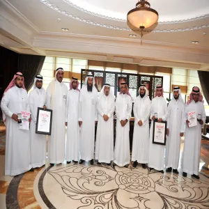 معالي وزير التعليم العالي يستقبل طلاب الجامعة ويشيد بمخترعاتهم