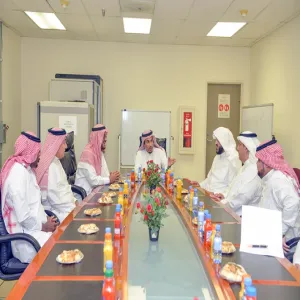 معالي مدير الجامعة يزور محطة الأرصاد بمطار الملك خالد الدولي