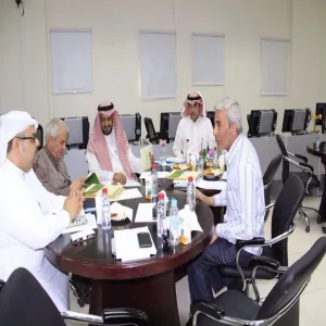 منسوبو الإدارة العامة للتخطيط والتطوير الإداري في زيارة لجامعة طيبة