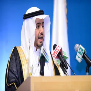 طلاب وطالبات الجامعة ينتظمون في مقاعدهم الدراسية مع بداية العام الجامعي