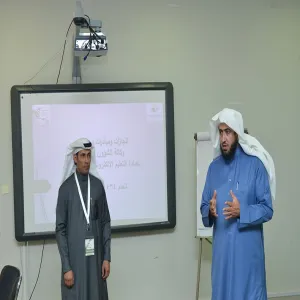 عمادة التعليم الإلكتروني تقيم حلقة نقاش تعريفية عن مشاريعها ومبادراتها وبرامجها بحضور عمداء الكليات في الجامعة
