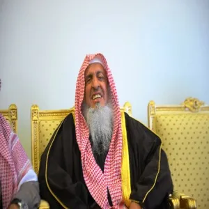 وفد كلية إدارة الأعمال يلتقي بسماحة المفتي والشيخ بن خنين ويستمعون لتوجيهاتهم