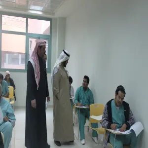 وكيل الجامعة في جولة تفقدية لسير الاختبارات بالكليات الطبية في المدينة الجامعية