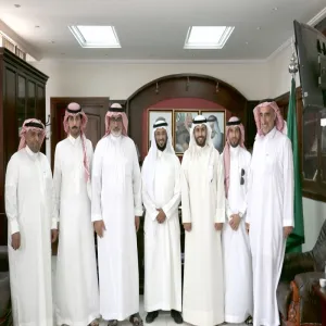 عمادة شؤون الطلاب تكرم إدارة التربية والتعليم بالمجمعة
