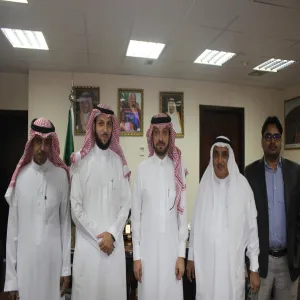 المشرف على كلية العلوم الطبية التطبيقية يعقد اجتماعاً مع مدير مستشفى الملك خالد بالمجمعة