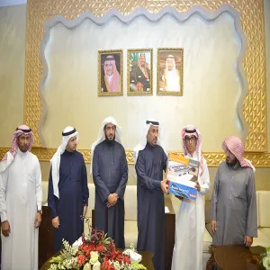 معالي مدير الجامعة يسلم الدفعة الرابعة من التجهيزات التعليمية الإلكترونية للطلاب ذوي الاحتياجات الخاصة