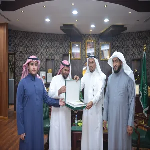 معالي مدير الجامعة يتسلّم التقرير السنوي الرابع للجامعة