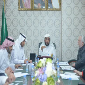 وكيل الجامعة يجتمع مع فريق الخبراء لمراجعة الدراسة الذاتية الثانية
