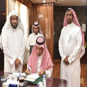 معالي مدير الجامعة يوقع عقود تنفيذ المبادرات المعتمدة للجامعة في برنامج التحول الوطني للعام 2017م