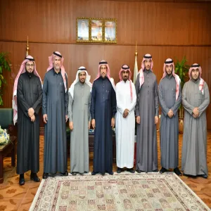 معالي مدير الجامعة يستقبل لجنة أسبوع التقنية و التعاملات الإلكترونية و يطّلع على التقرير النهائي للجنة
