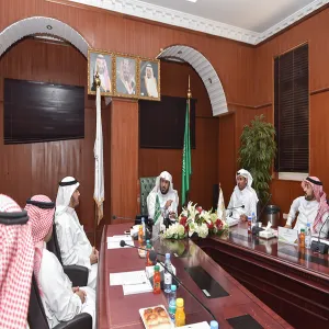 وفدٌ من كليات عنيزة يطلع على تجربة الجامعة في التعليم الإلكتروني