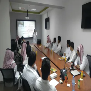 دورة المتحدث الواثق لطلاب السنة التحضيرية بالمجمعة