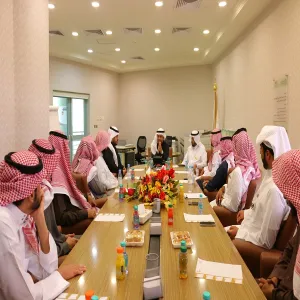 وكيل الجامعة للشؤون التعليمية يلتقي بأعضاء مبادرة قيادي