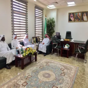 مدير عام إدارة الطرق والمواصلات في المنطقة الوسطى بوزارة النقل يزور كلية العلوم والدراسات الإنسانية برماح