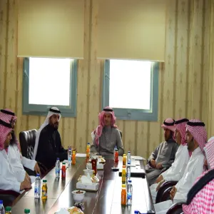 وكيل الجامعة للدراسات العليا والبحث العلمي يزور عدداً من الكليات